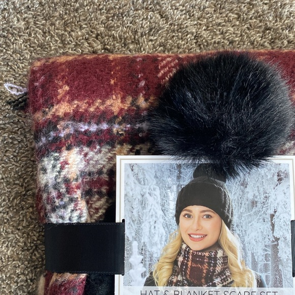 Emanuel Geraldo NWT Maroon Plaid Scarf & Black Pom Beanie Hat Set, Women’s OS - Picture 3 of 14